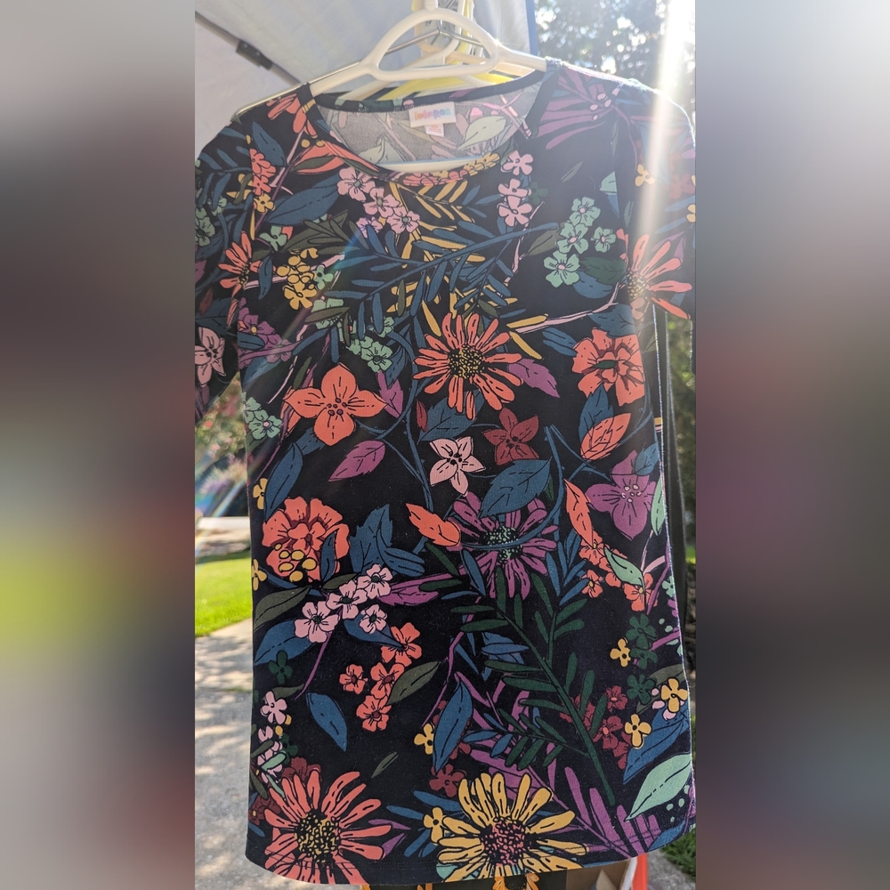 LuLaRoe Gigi Top